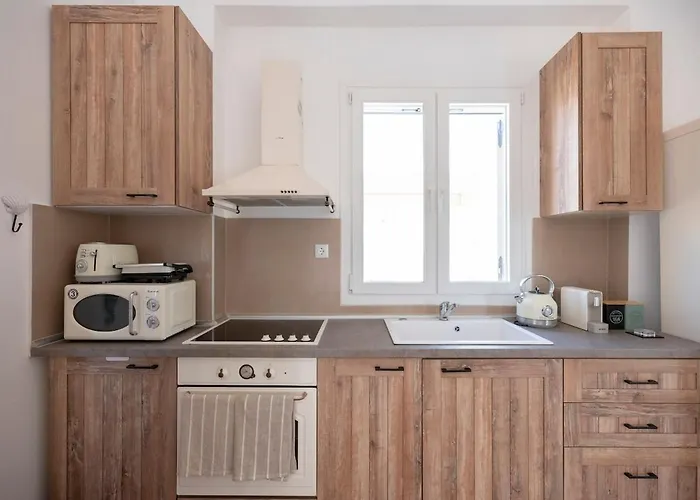 Semesterbostad Pounta - 2br With Shared Pool - Fiora I Pounda